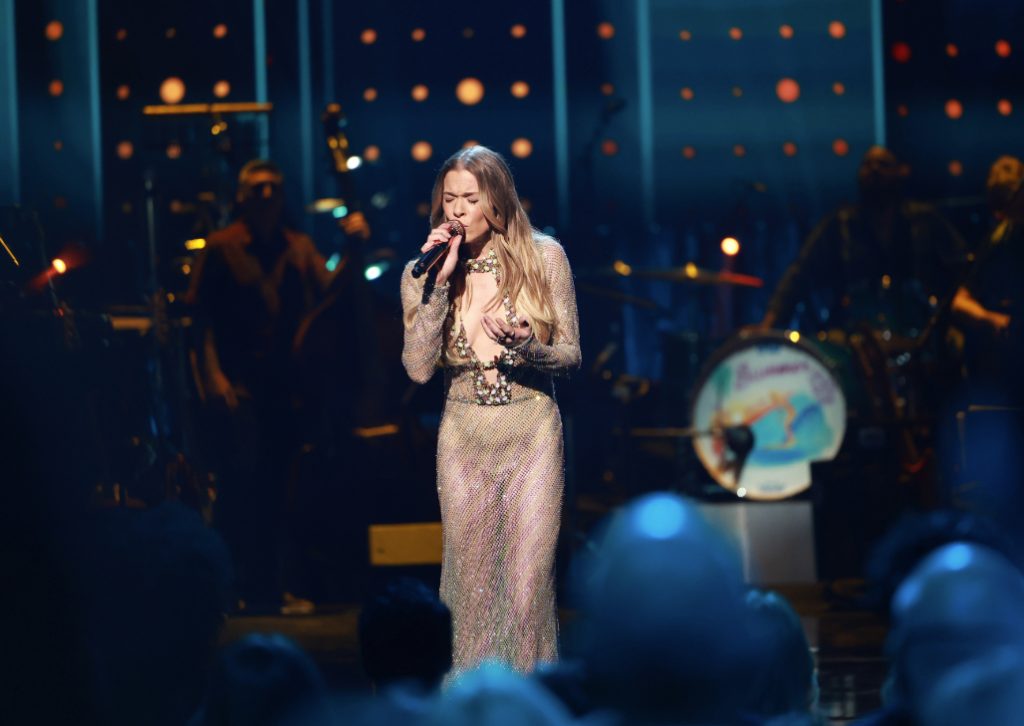 LeAnn Rimes Silences the Room with a Haunting, Heart-Wrenching